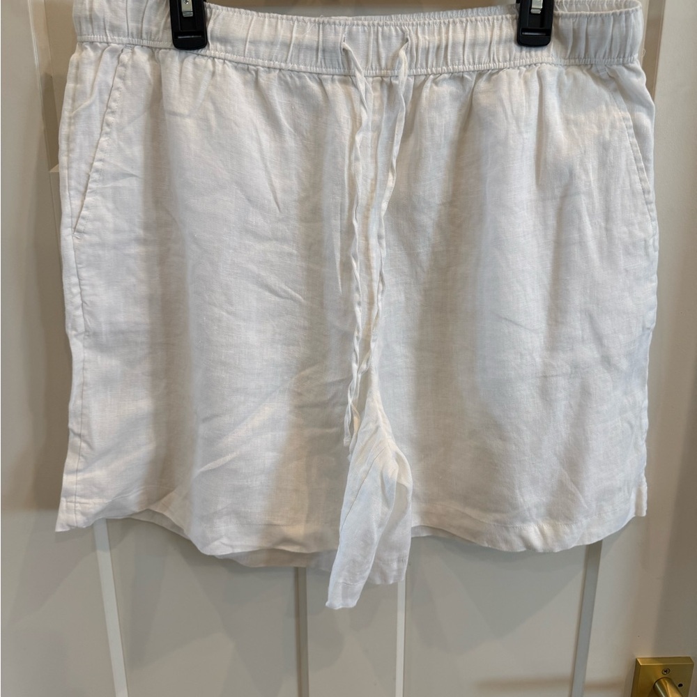 Tahari Cream Linen Shorts